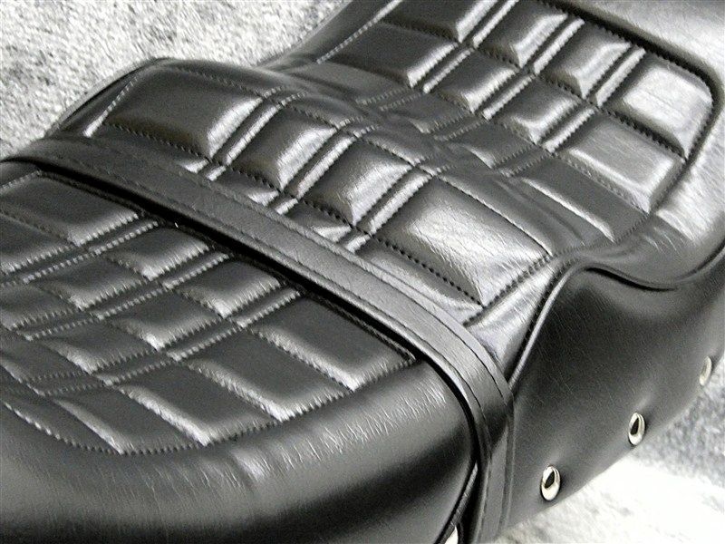 GS400 鋲打ちE4黒 新アンコ カスタムシート あんこ抜き ローダウンシート GS400E鉄板 段シート へっぽこ社長 外装 タックロールシート