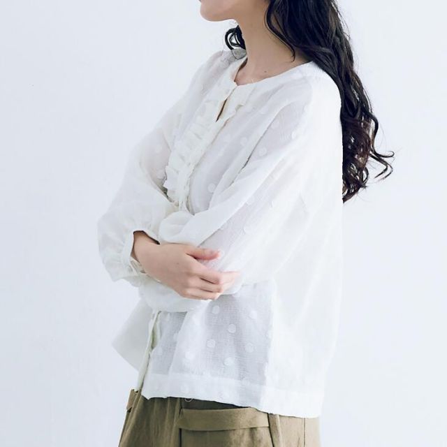 【新品未使用・タグ付き】MAGALI フリル襟ブラウス（ホワイト） MAGALI | コットンスノードット・フリルブラウス (ホワイト