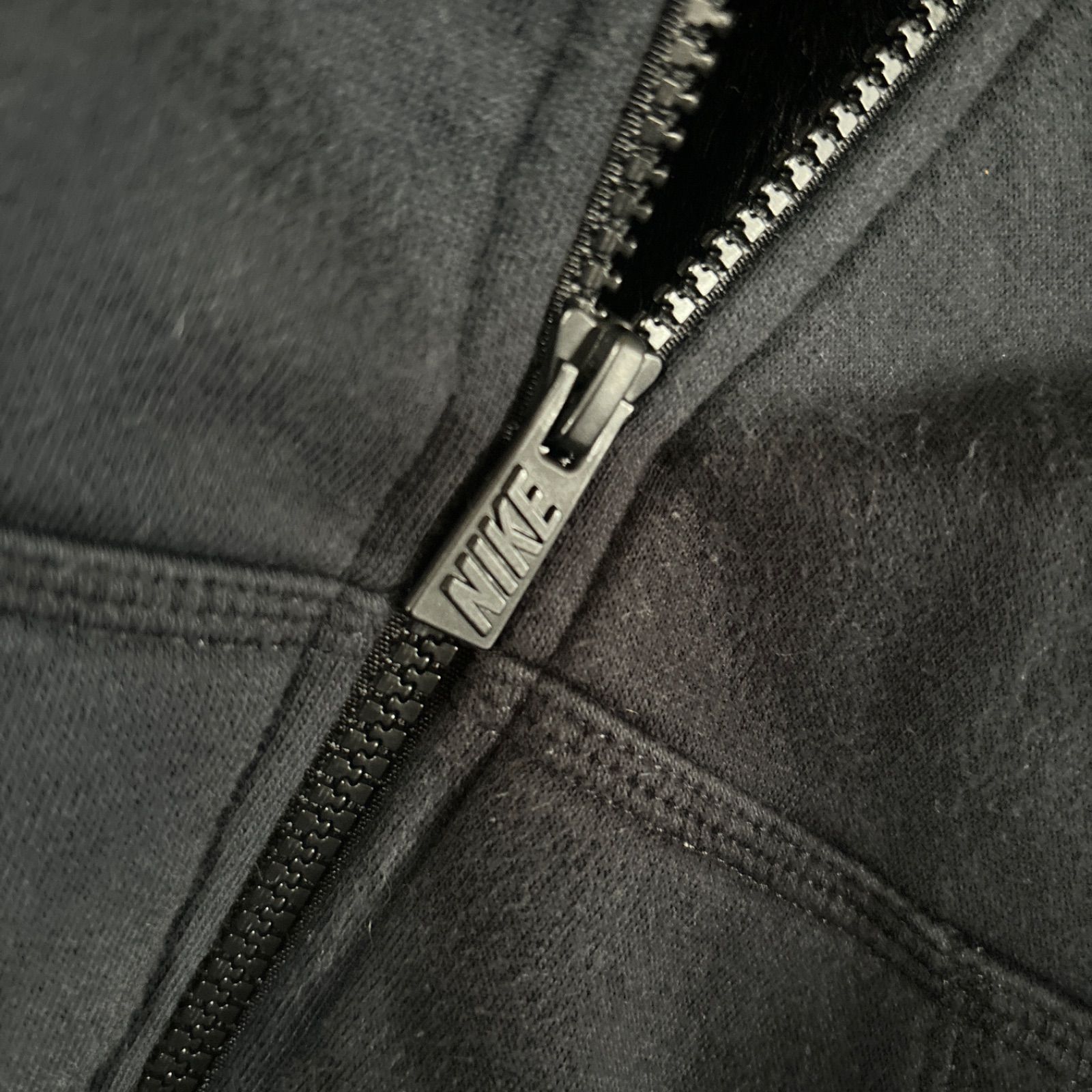 NIKE ナイキ ブラック 裏ボアパーカー 内側ボアファー シルバーロゴ 