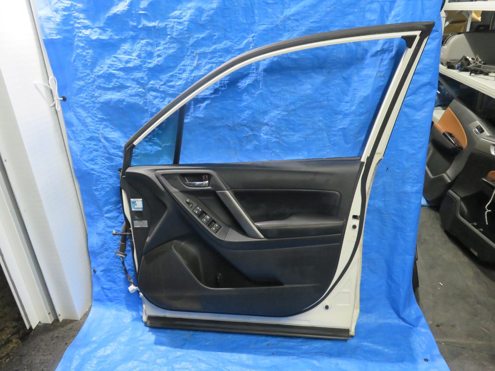 SFC2495 スバル SJ5 SJG フォレスター 純正 右フロントドア 右前ドア PWスイッチ 内張り付 右側 運転席側 FFCRYSTALESIA_COM