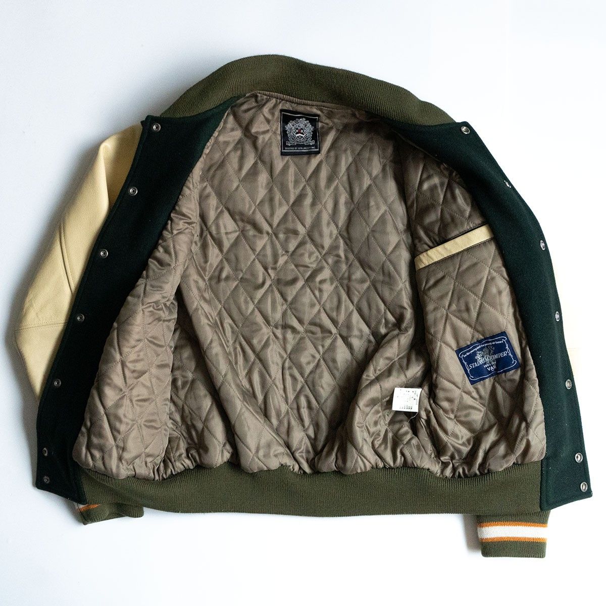 80s J.PRESS 袖レザースタジャン グリーン×キャメルMロゴ刺繍ワッペン 80s J.PRESS 袖レザースタジャン グリーン×キャメルMロゴ刺繍