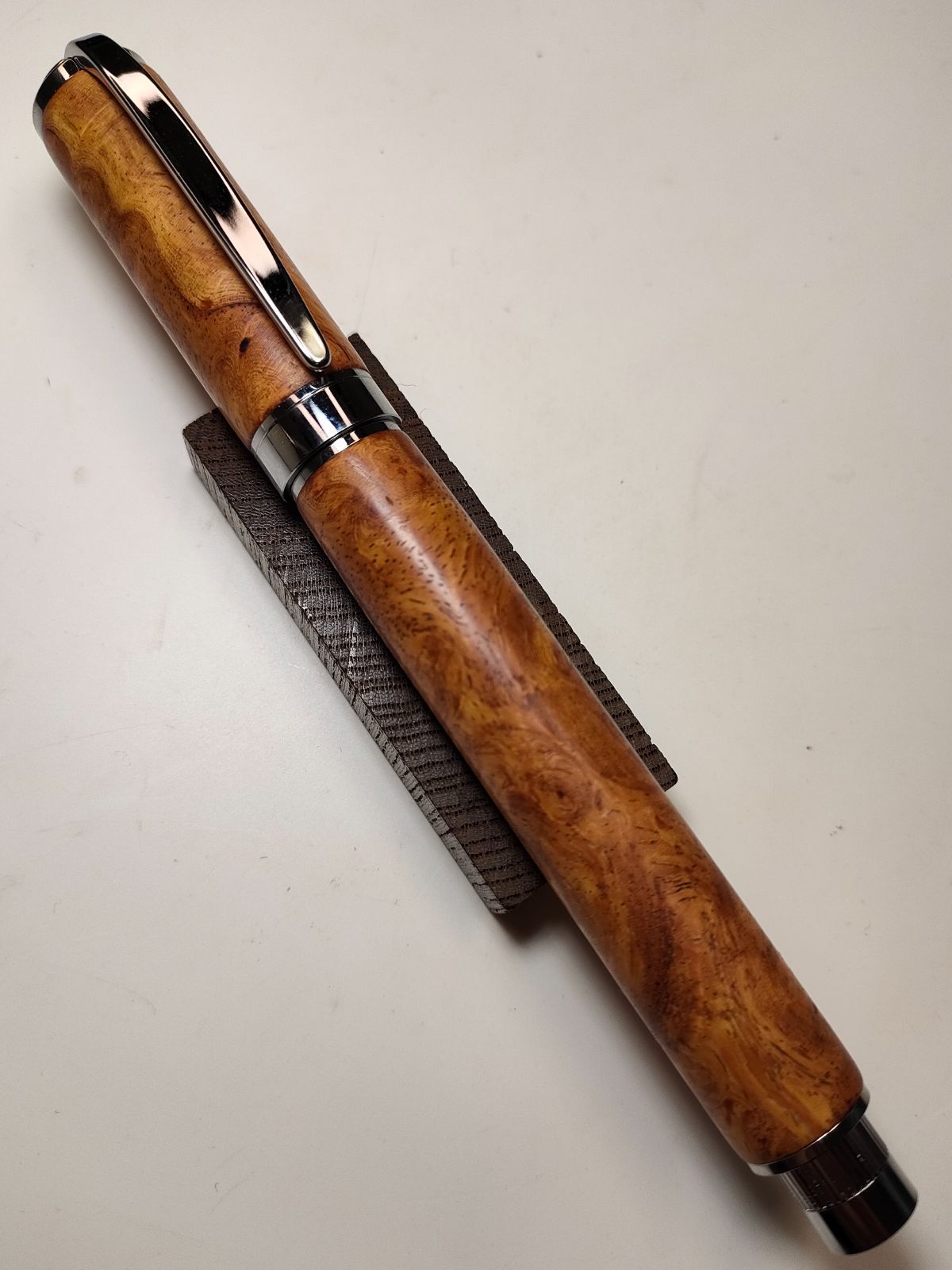 【花梨瘤杢紅白】グラデュエイト万年筆 花梨瘤 万年筆 花梨瘤杢紅白】グラデュエイト万年筆 花梨瘤杢紅白