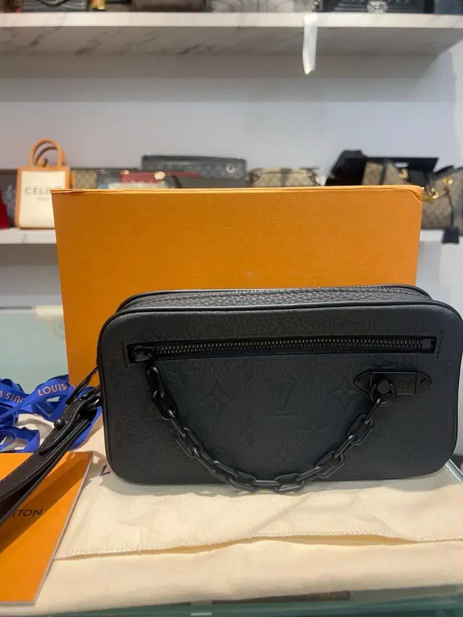 新品 Louis Vuitton(ルイヴィトン) x ルイヴィトン ヴァージル トリヨン ポシェット・ヴォルガ クラッチ ブラック 限定版