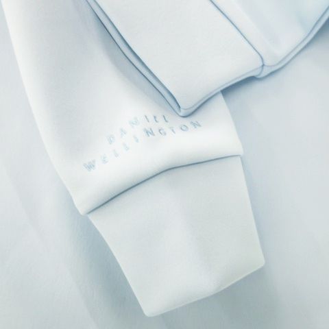 未使用品 ダニエルウェリントン トレーナー スウェット ダンボール生地 ラウンドネック 長袖 厚手 ハリ感 ロゴ刺繍 M 水色 ブルー ダニエルウェリントン DANIEL WELLINGTON トレーナー スウェット
