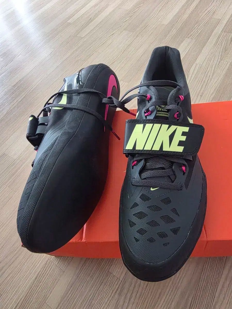 ナイキ トゥーCHUCK チャック ロテーション 275 フィールド化