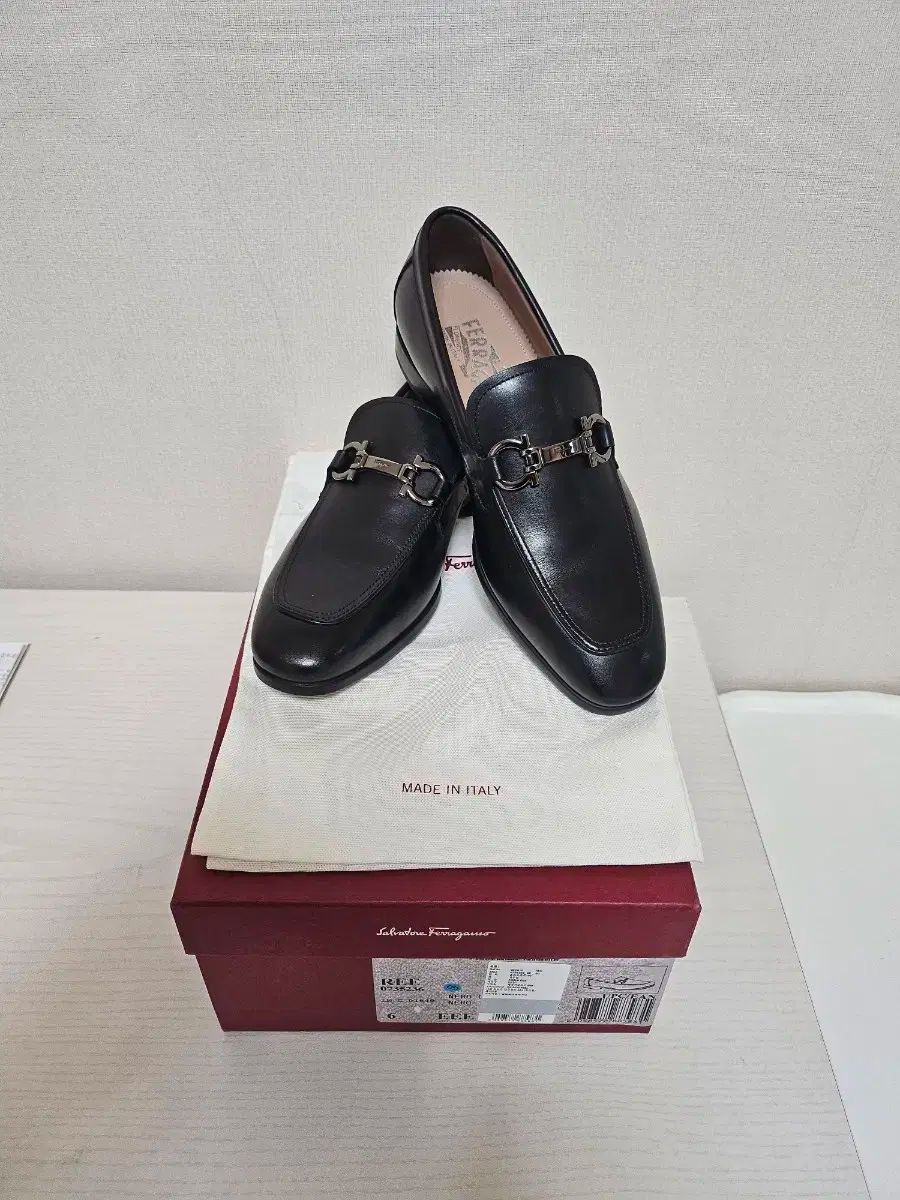 ペレガモ ユニセックス ローファー