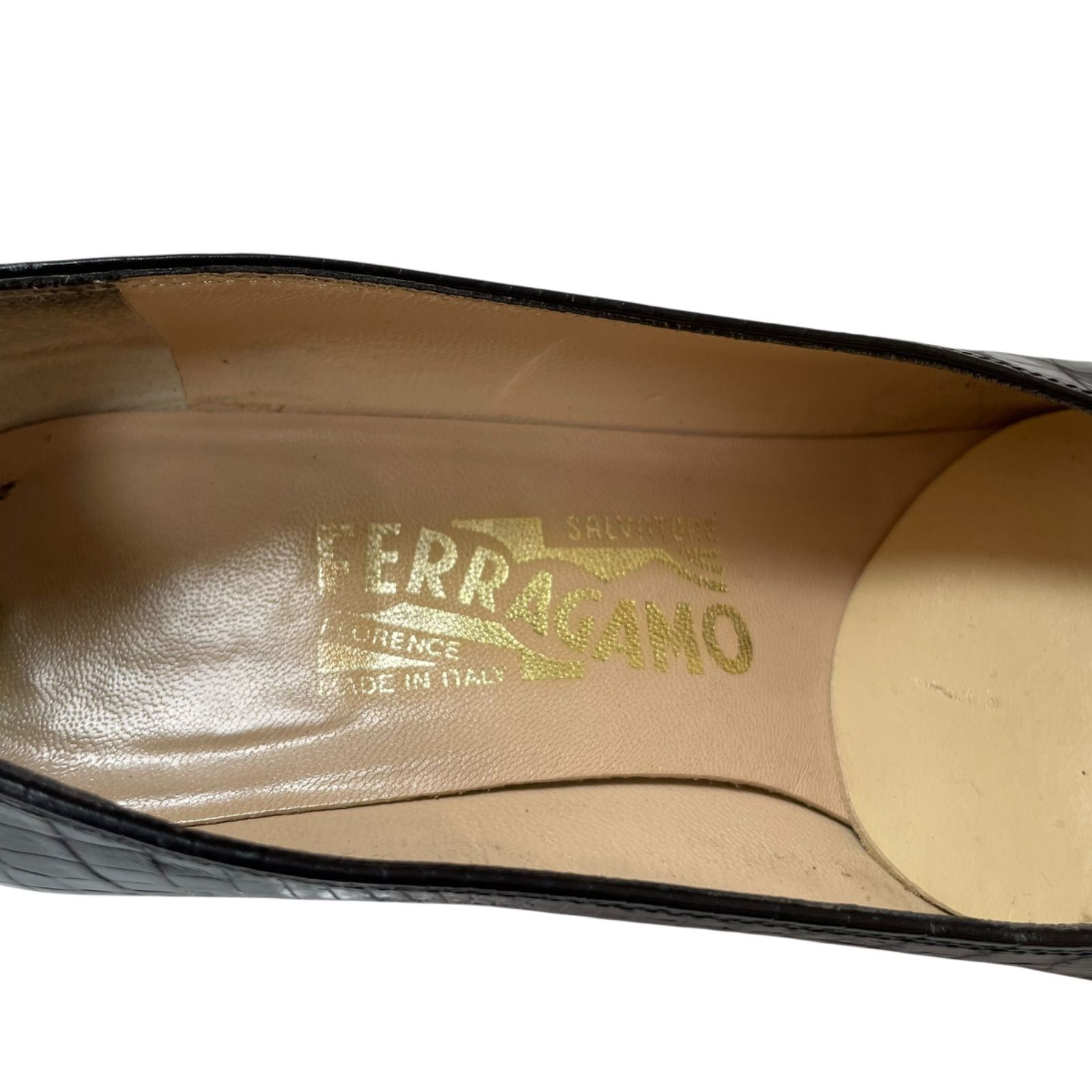 z1399 SALVATORE FERRAGAMO フェラガモ 型押 レザーパンプス