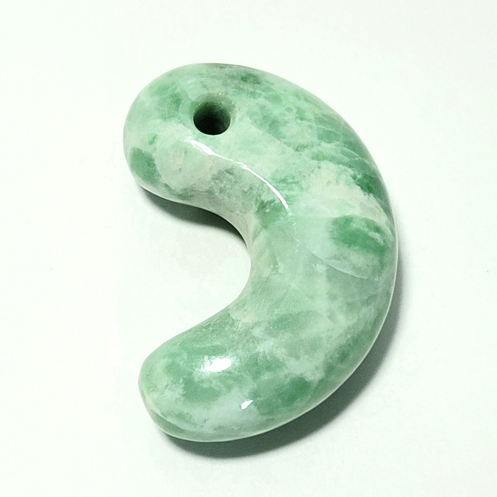 確認　糸魚川翡翠勾玉 糸魚川翡翠 丁字頭 勾玉 7A級 縦約29mm 産地証明書 国産 桐箱 付き