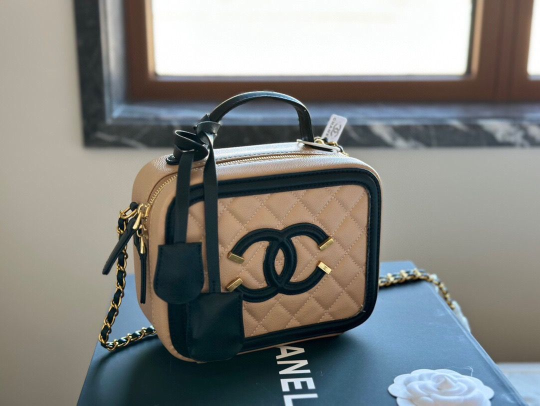 CHANEL  シャネル クロスボディバッグ