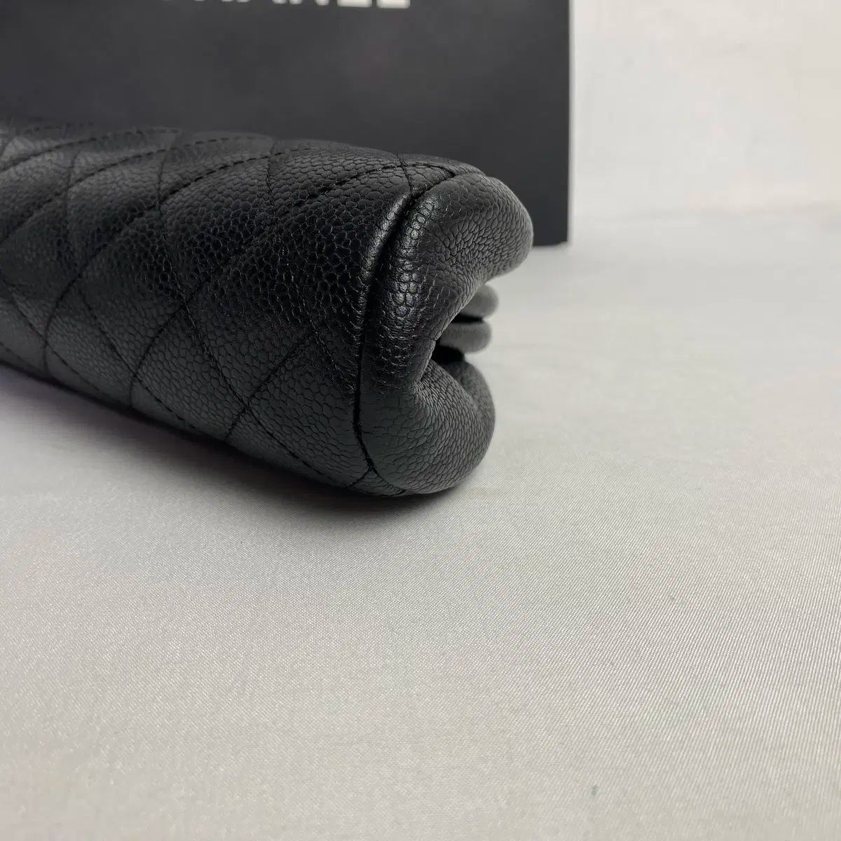 Chanel(シャネル) キャビア ブラック クラッチバッグ - メルカリ