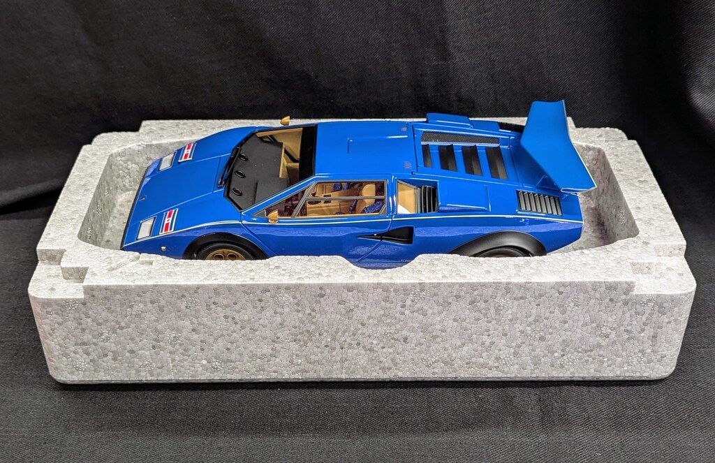 AUTOart 1 18 SIGNATURE LAMBORGHINI COUNTACH WALTER WOLF EDITION BLUE 74652