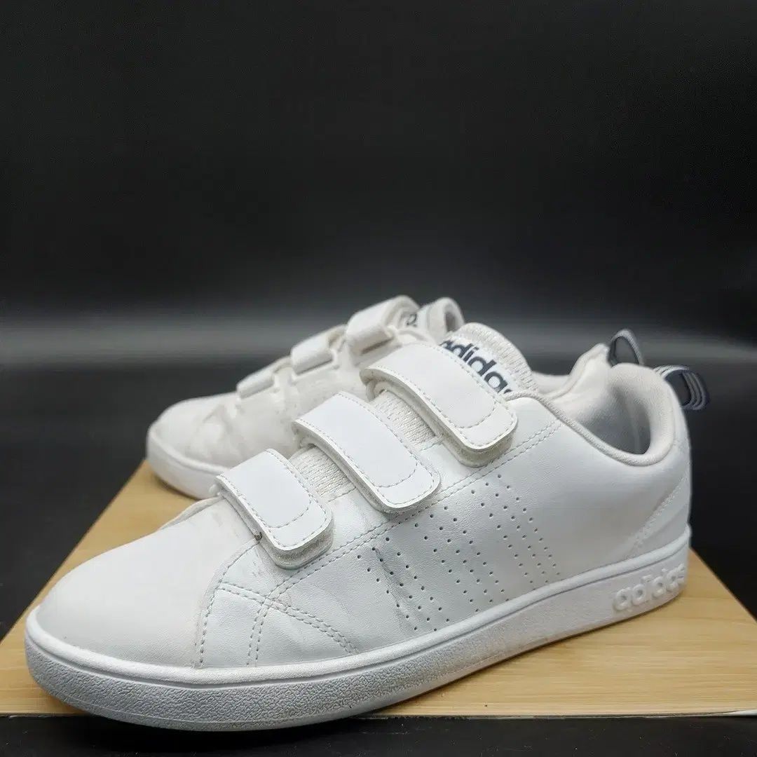 【雷市場（ポンジャン）商品韓国直送】 adidas(アディダス) 利点 ネオ メンズスニーカー 260