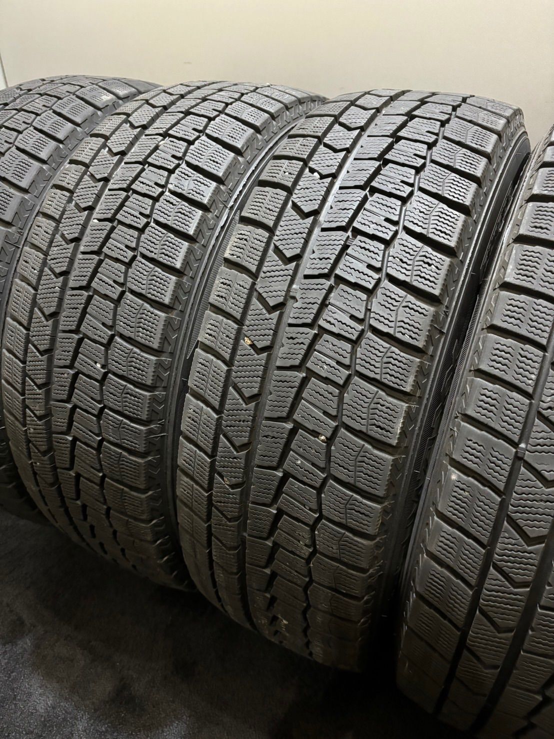 215/60R17 DUNLOP/WINTER MAXX WM02 18年製 スタッドレス 4本 ダンロップ ウィンターマックス エスティマ CH-R カローラクロス(南5-H442)
