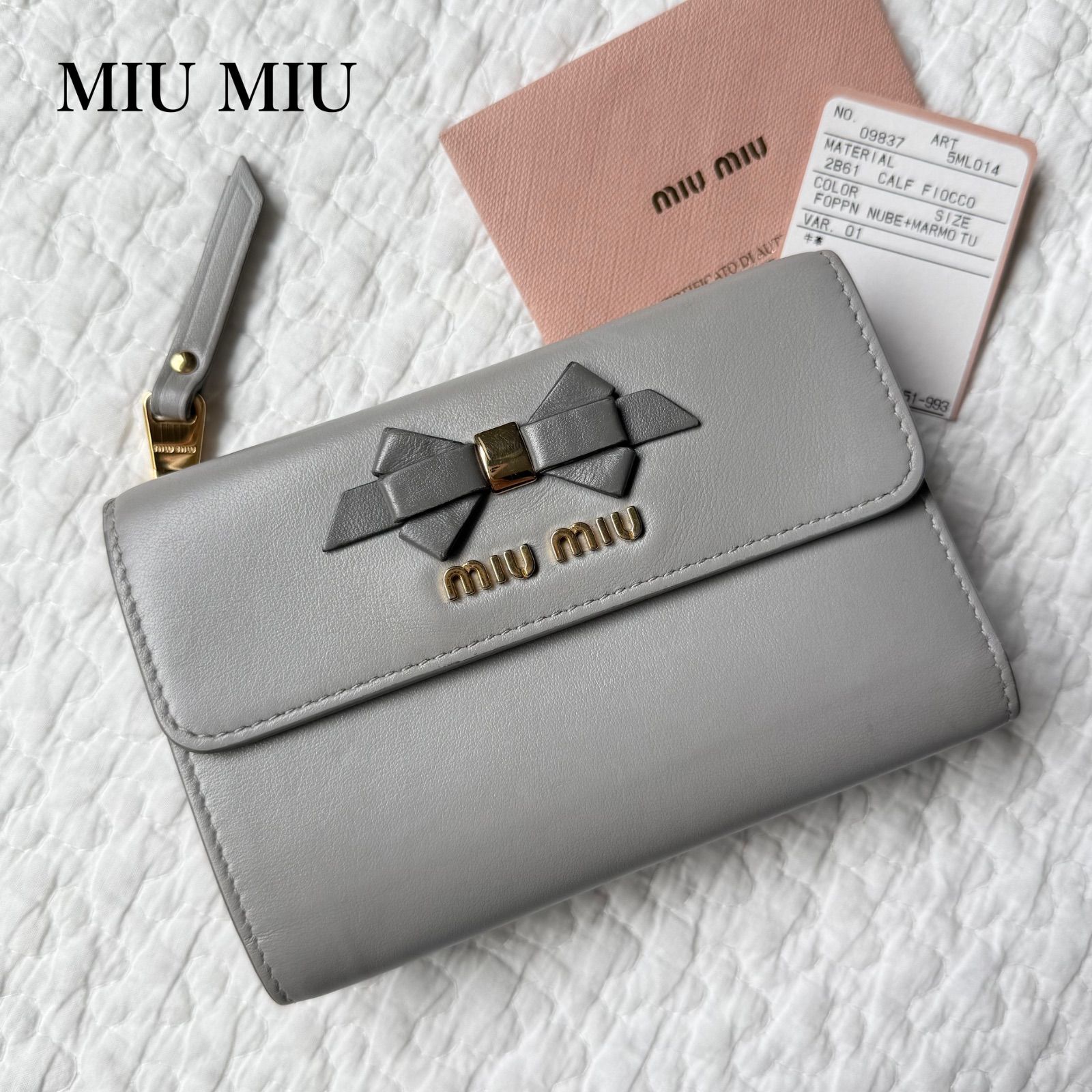 美品 miu miu 三つ折り財布 リボン ミュウミュウ ロゴ レザー