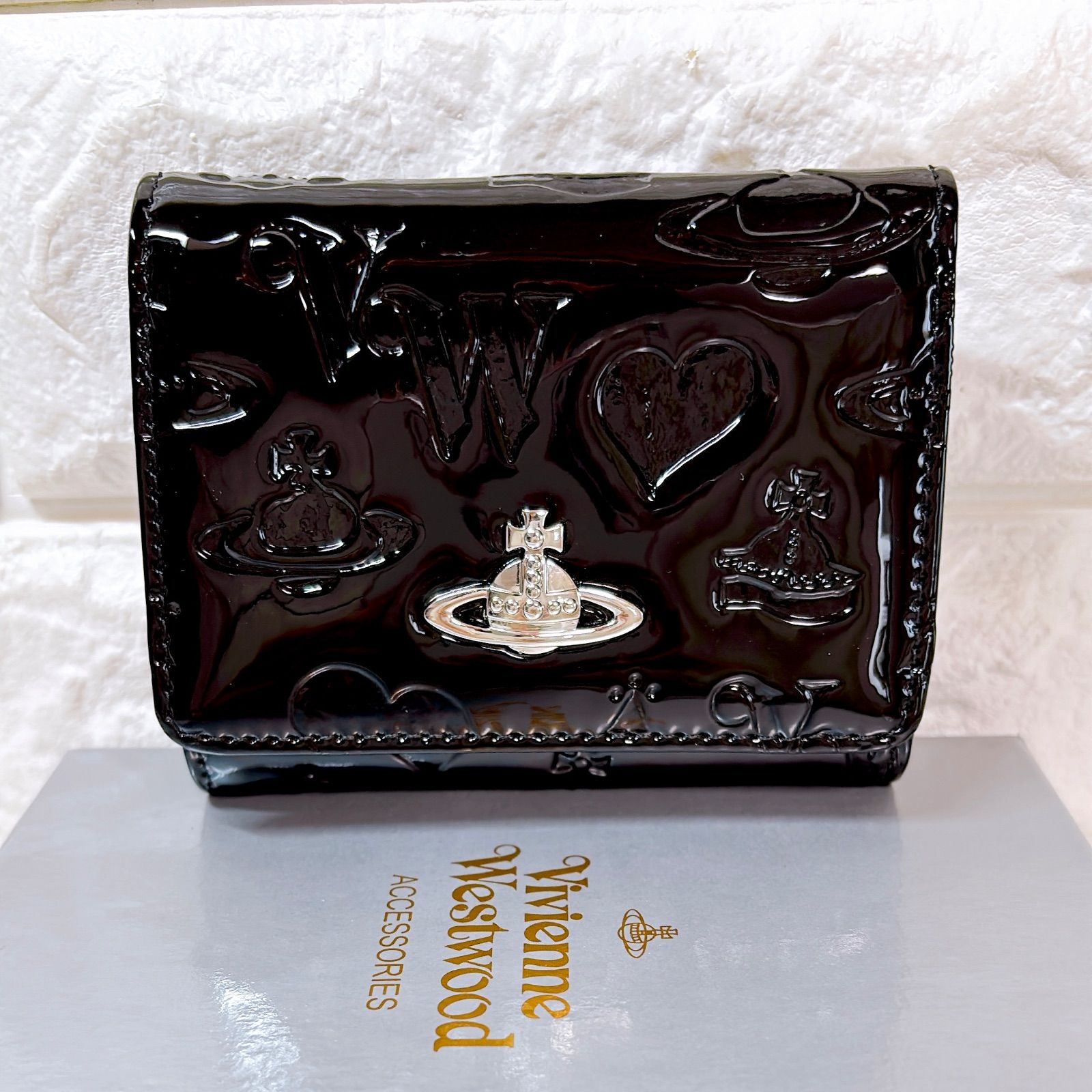 柄あり‎🤍新登場】Vivienne Westwood 3つ折り財布 エナメル - メルカリ 