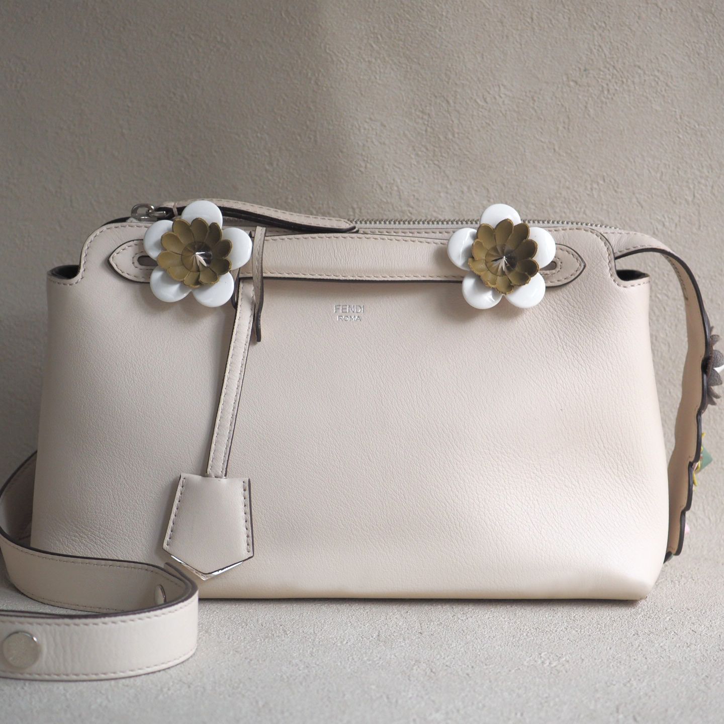 フェンディ FENDI バイザウェイ 2WAY ハンドバッグ ショルダーバッグ フラワー アイボリー 白 花 8BL124 0YU 178 8762 スタッズ ブランド