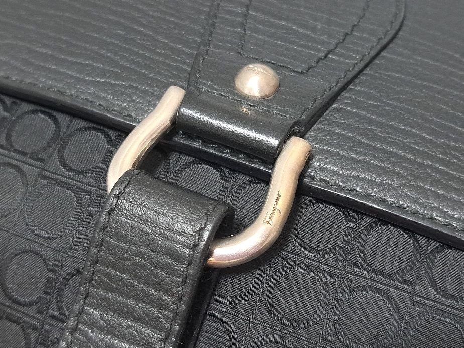 フェラガモ セカンドバッグ クラッチバッグ ガンチーニ レザー DS-24