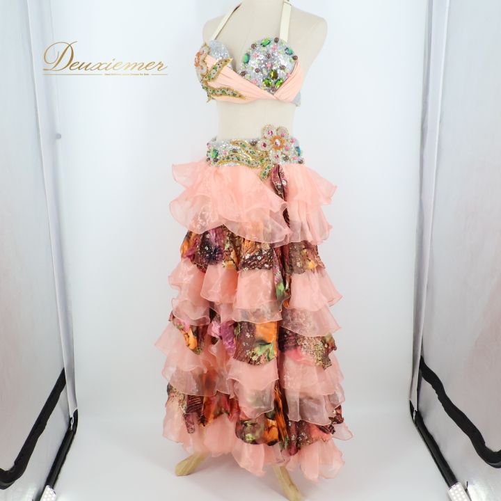 ベリーダンス オリエンタル 衣装 上下セット ピンク系 サーモンピンク ラインストーン ビーズ 花柄 装飾 レース フリル 舞台 発表会 イベント エレガント コスチューム ダンスパフォーマンス フェスティバル 豪華 スリット