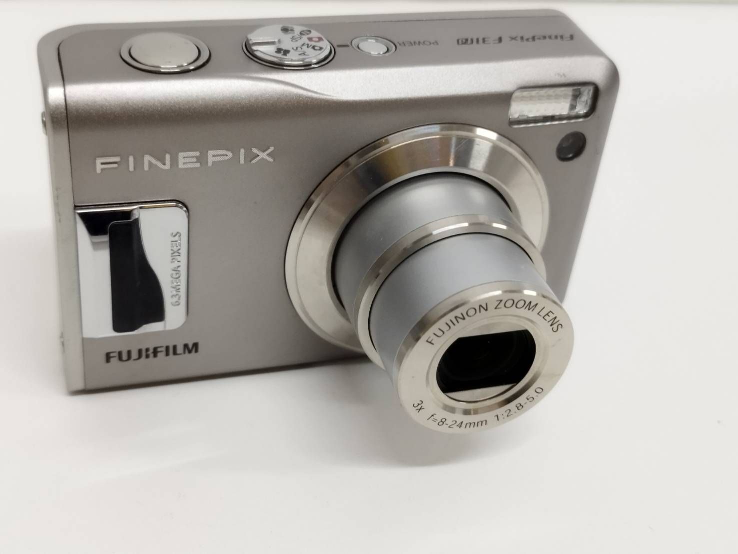 Fujifilm FinePix Z2000EXR コンパクトデジタルカメラ FINEPIX