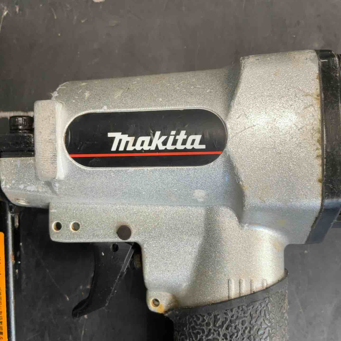 ☆マキタ(makita) 常圧エアタッカ AT425BZK【草加店】 【公式通販】