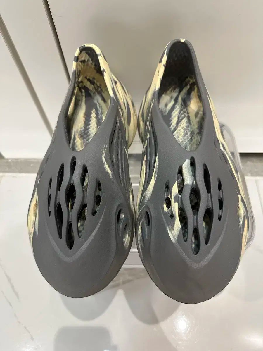 adidas YEEZY FOAM RUNNER 27.5 新品　アディダス アディダス YEEZY FOAM Runnerアディダス YZY 27.5 adidasイージー