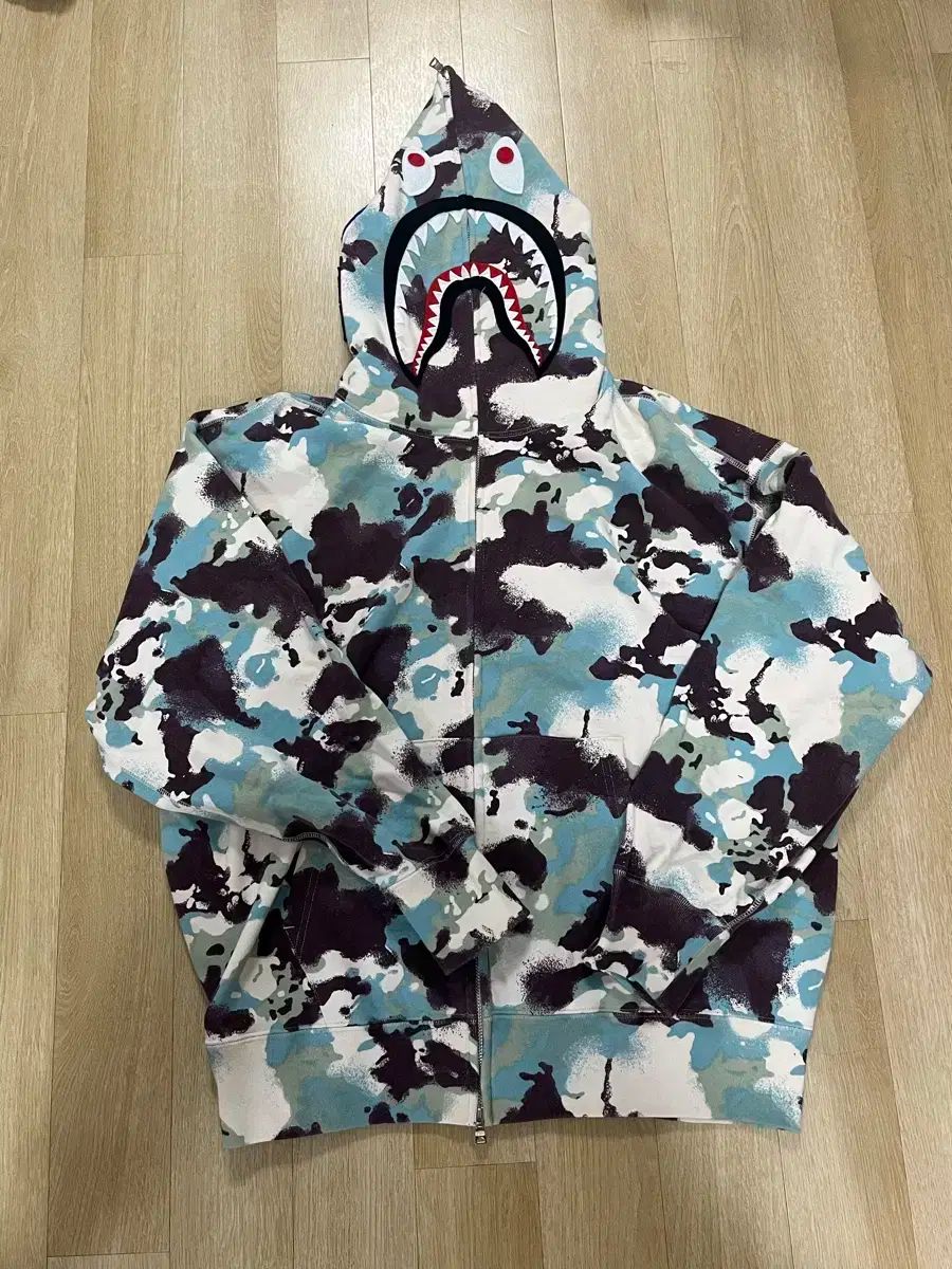 A BATHING APE® シャークフーデッドジップアップ MULTI L