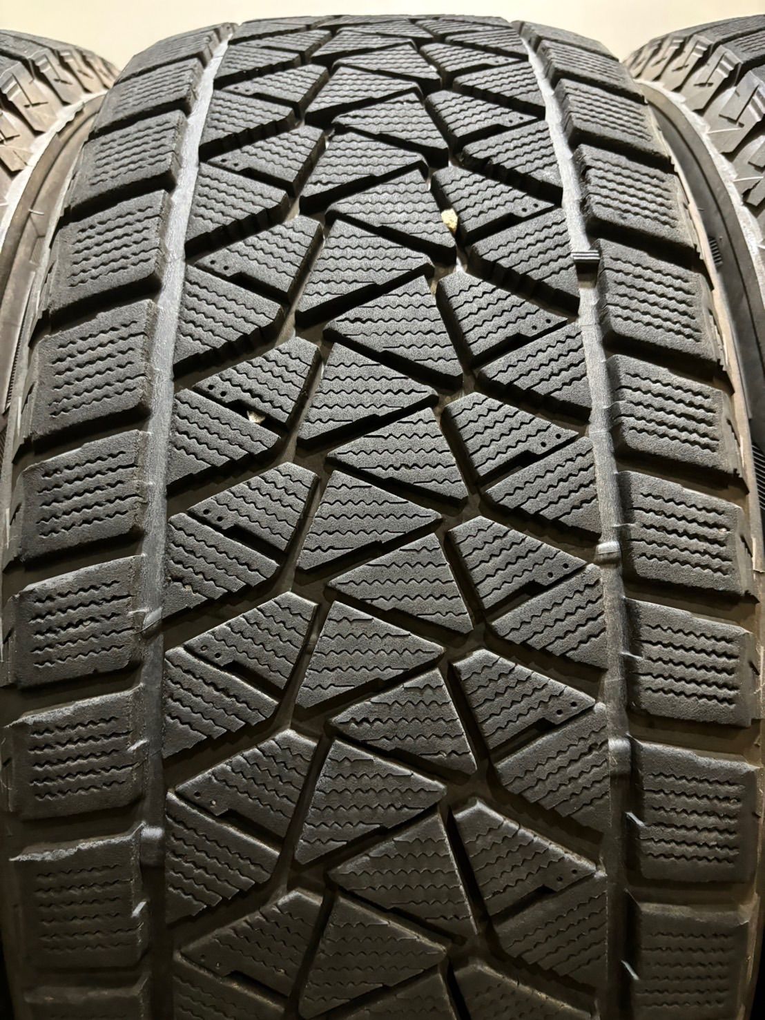 ★265/60R18 BRIDGESTONE/DM-V2 17年製 スタッドレス 4本 ブリヂストン ブリザック ランクル プラド ハイラックス Gクラス (南9-G184)