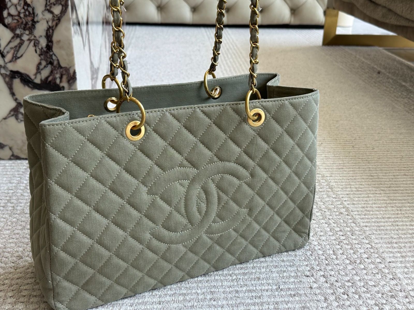  今日 Chanel 2 way Tote Bag シャネル ツーウェイ トート バッグ ハンド両用 在庫 価格 ハンドバッグ バッグ