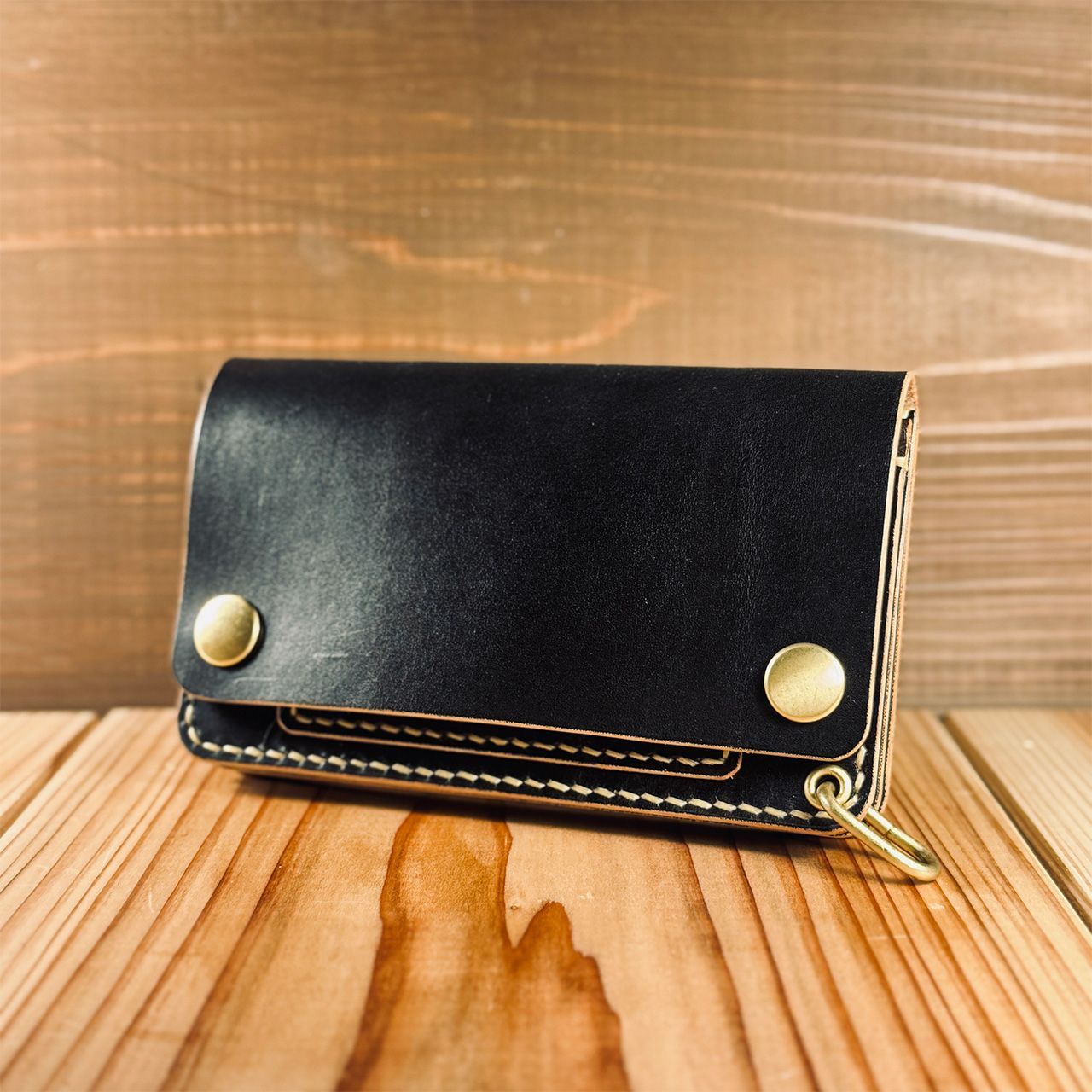 ミドルトラッカーウォレット 丘染め茶芯ブラック シルバートラッカー