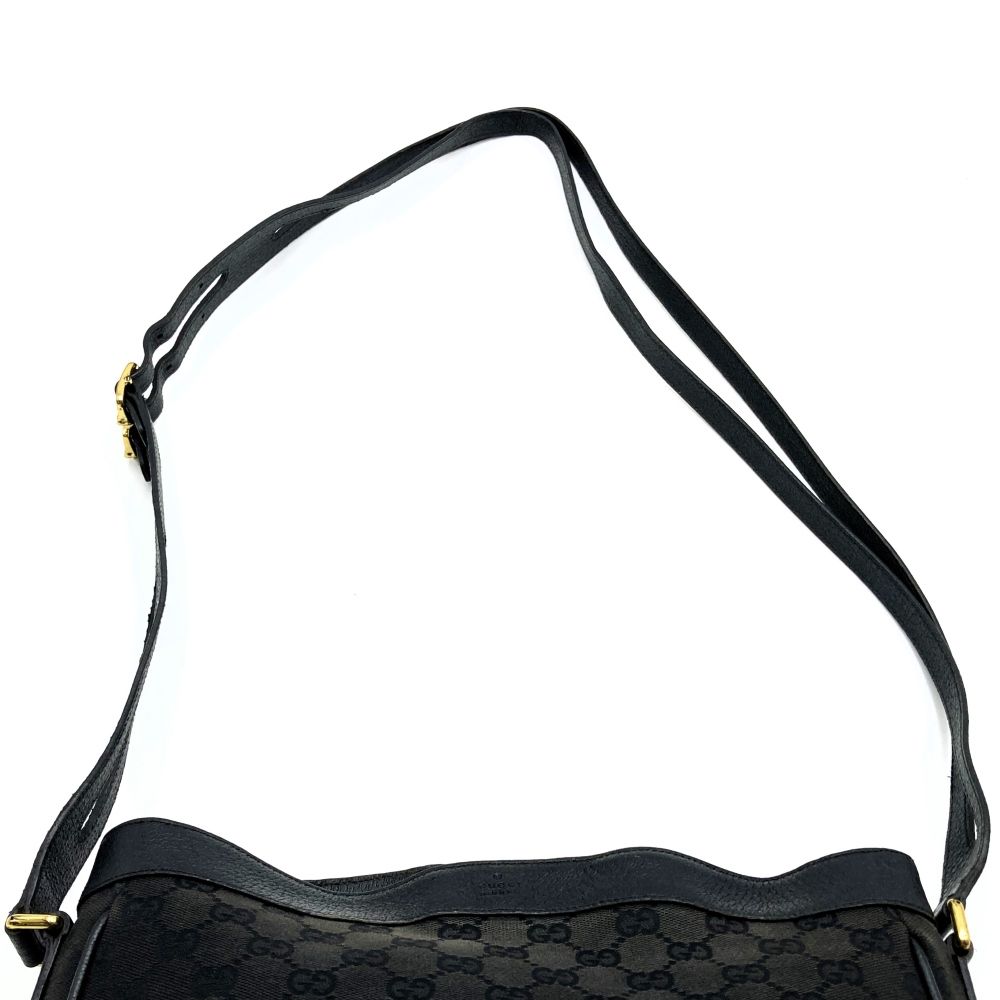 GUCCI グッチ ショルダーバッグ 斜め掛け クロスボディ GGキャンバス