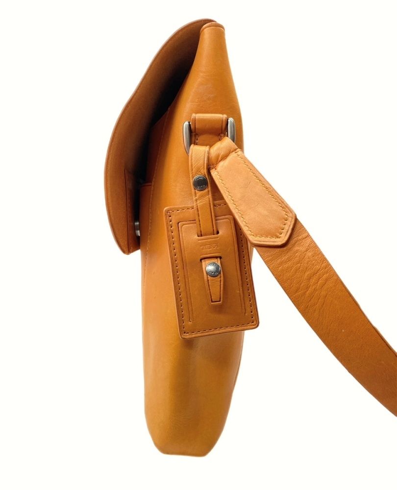 TUMI レザーショルダーバッグ トゥミ クロスボディバッグ ショルダー