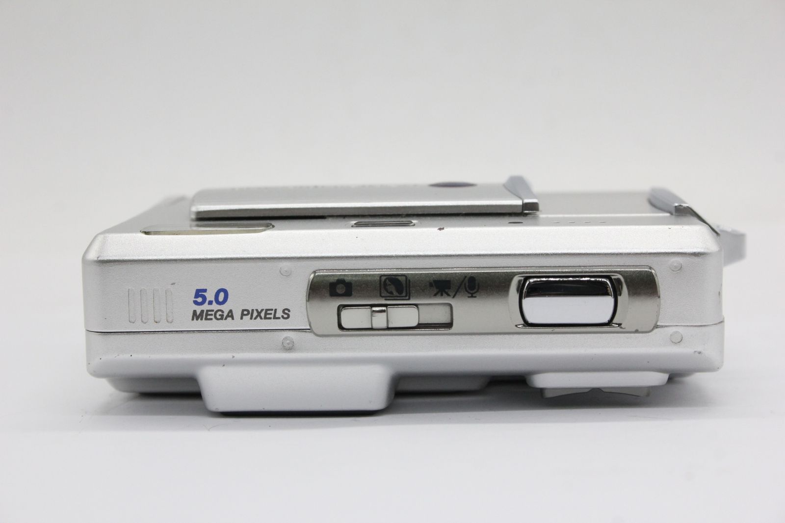 美品【動作品】KONICA MINOLTA コニカミノルタ DiMAGE X50 コニカミノルタ、新型屈曲光学系搭載の「DiMAGE X50」