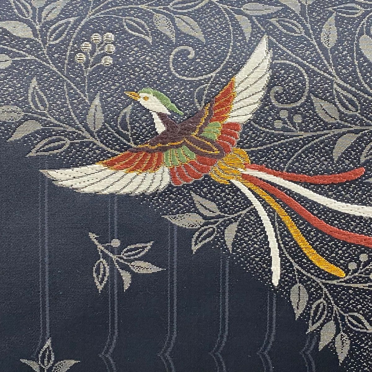 名古屋帯 美品 優品 尾長鳥 葉と実 刺繍 箔 黒灰 正絹 【中古