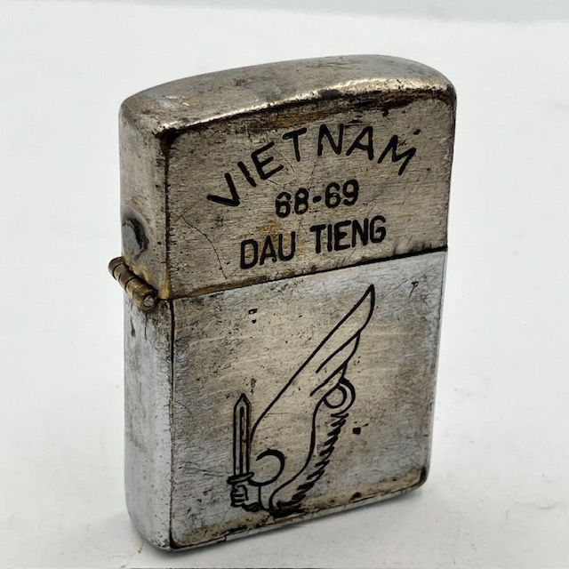 ZIPPO ベトナム 1968年 南ベトナム軍空挺科章 ビンテージ ベトナムジッポー