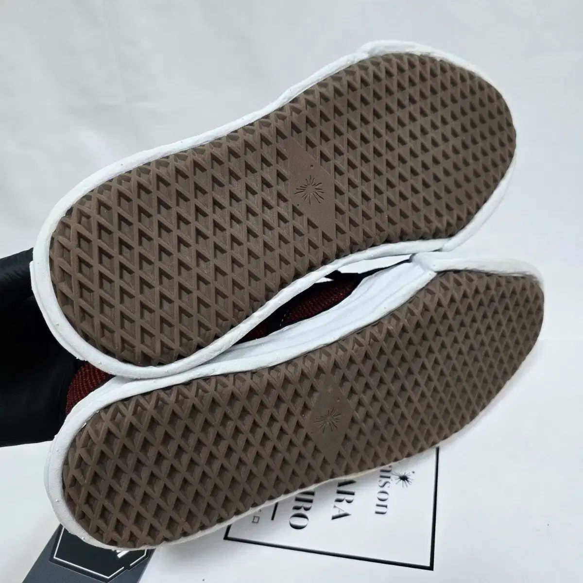 【雷市場（ポンジャン）商品韓国直送】Maison MIHARA YASUHIRO(メゾンミハラヤスヒロ) Maison MIHARA YASUHIRO  (メゾンミハラヤスヒロ) スパンコール 刺繡 ピーターソン スニーカーズ 靴