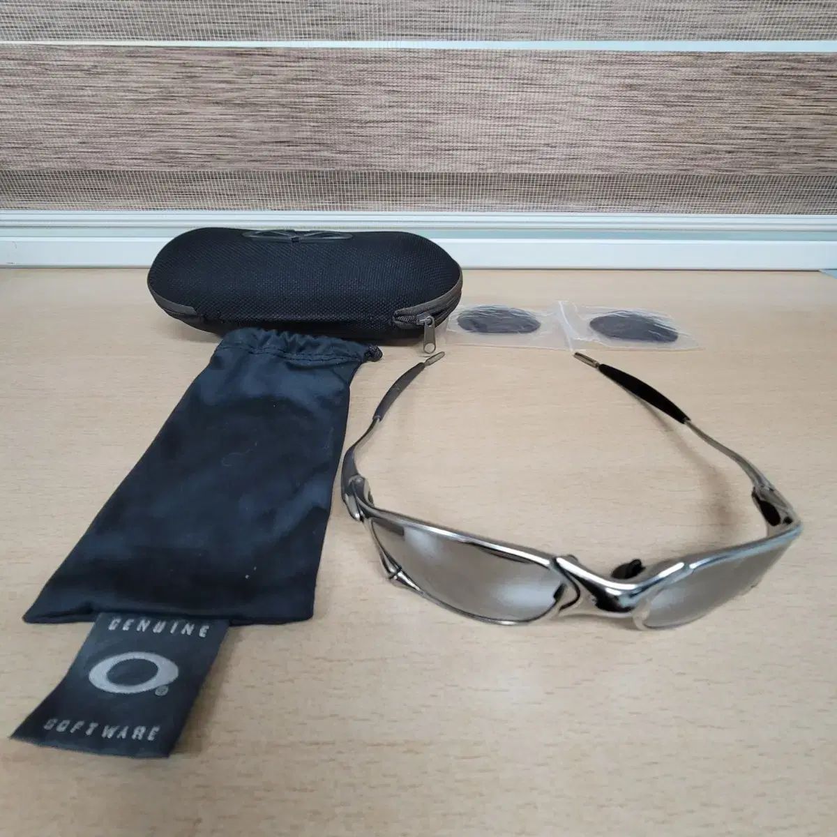 O*e様 【OAKLEY】オークリー ジュリエット Juliet (シルバー×ブ O*e様 【OAKLEY】オークリー ジュリエット Juliet (シルバー×ブ 楽天