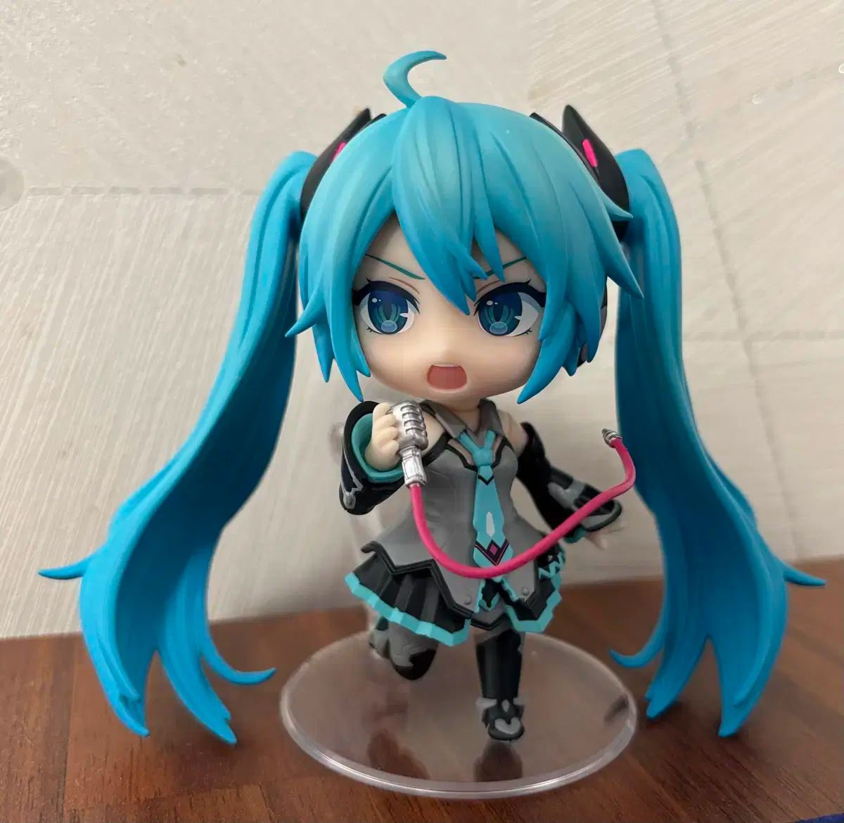 初音ミク　マジカルミライ2014 ねんどろいど マジカルミライ」2014と2023のメインビジュアルの初音ミクが