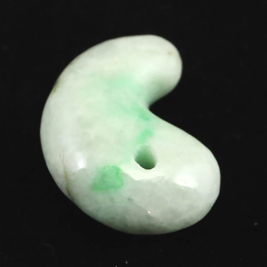 糸魚川翡翠‼️小滝産地‼️勾玉‼️大変に美しい柄‼️希少‼️破格出品‼️送料無料‼️ 糸魚川翡翠 小滝産 勾玉(ミニ) ワイヤーラップペンダント 14kgf