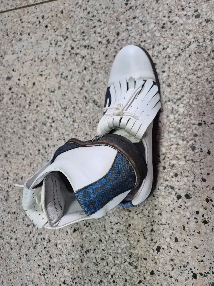 ゴルフシューズ