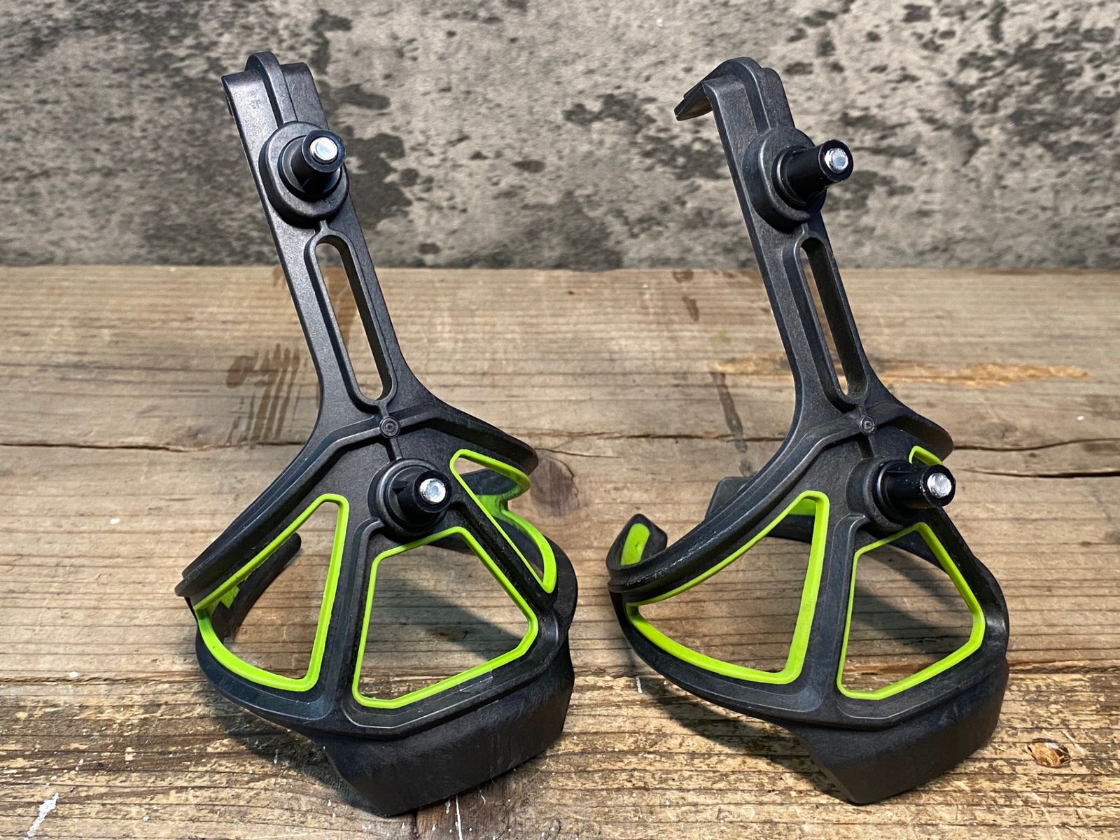 IS816 タックス TACX サイロ Ciro ボトルケージ 黒 緑 2個セット IS816 タックス TACX サイロ Ciro ボトルケージ 黒 緑 2個セット