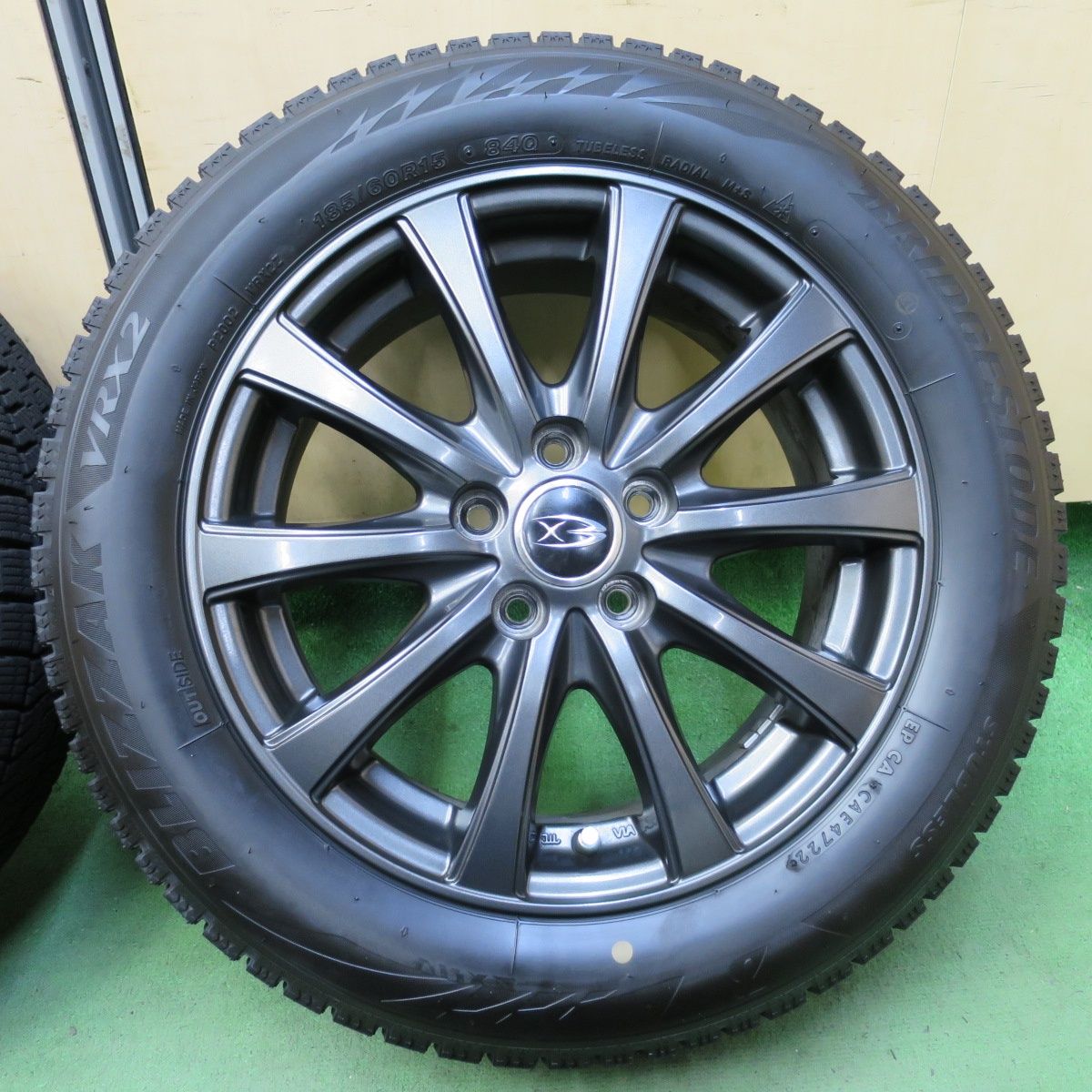 バリ溝‼️ブリヂストンスタッドレスセット2022年製185/65R15現行シエンタ バリ溝‼️ブリヂストンスタッドレスセット2022年製185/65R15現行