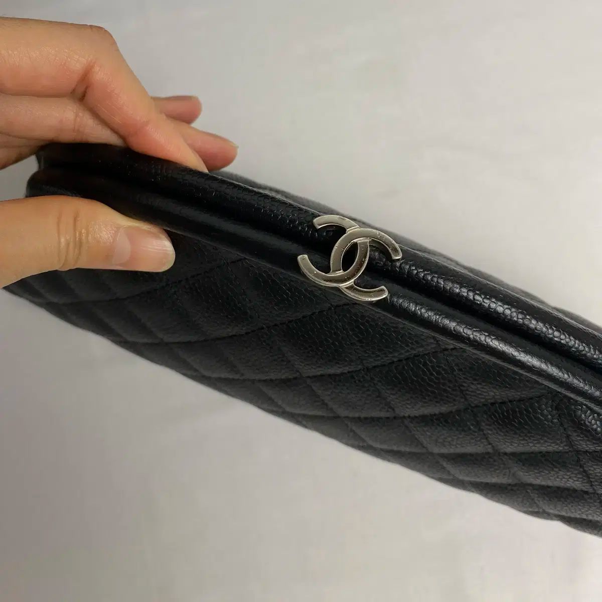 Chanel(シャネル) キャビア ブラック クラッチバッグ - メルカリ