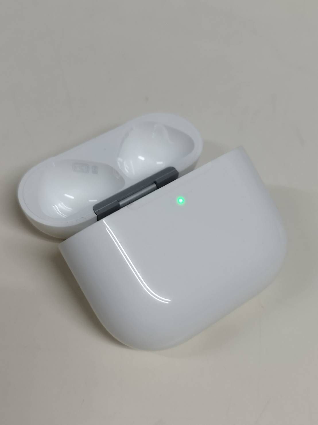 Apple AirPods 第4世代A3058 充電ケース　新品未使用 ✨️美品✨️AirPods 第4世代 充電ケース A3058 バッテリー