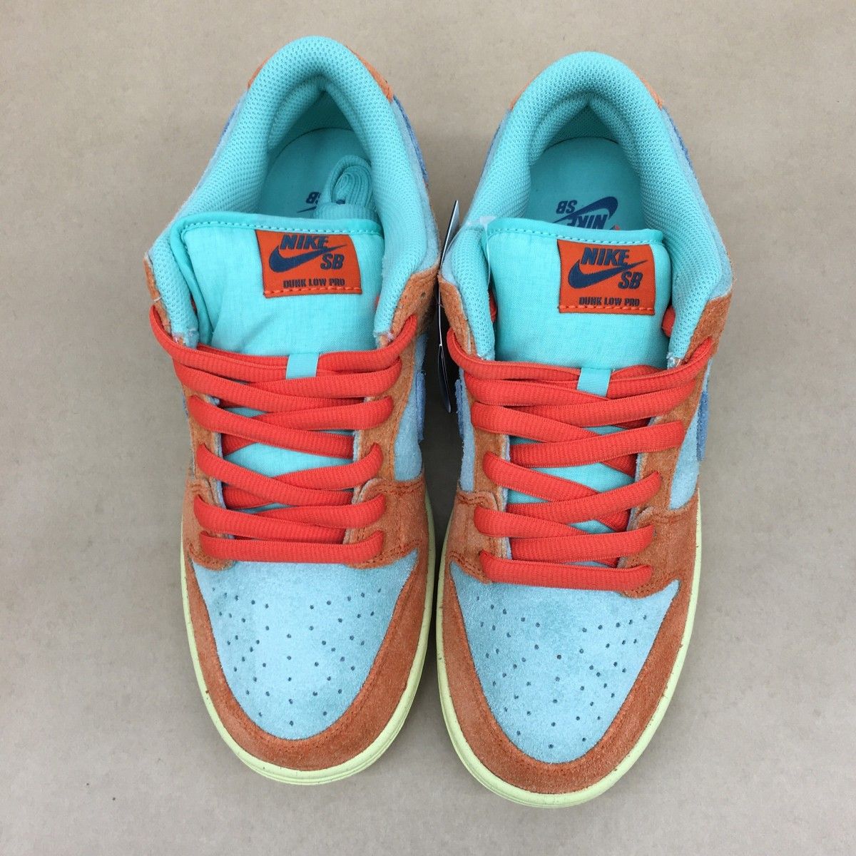 未使用 NIKE SB DUNK LOW PRO PRM Orange and Emerald Rise 未使用 NIKE SB DUNK LOW PRO PRM Orange and Emerald Rise