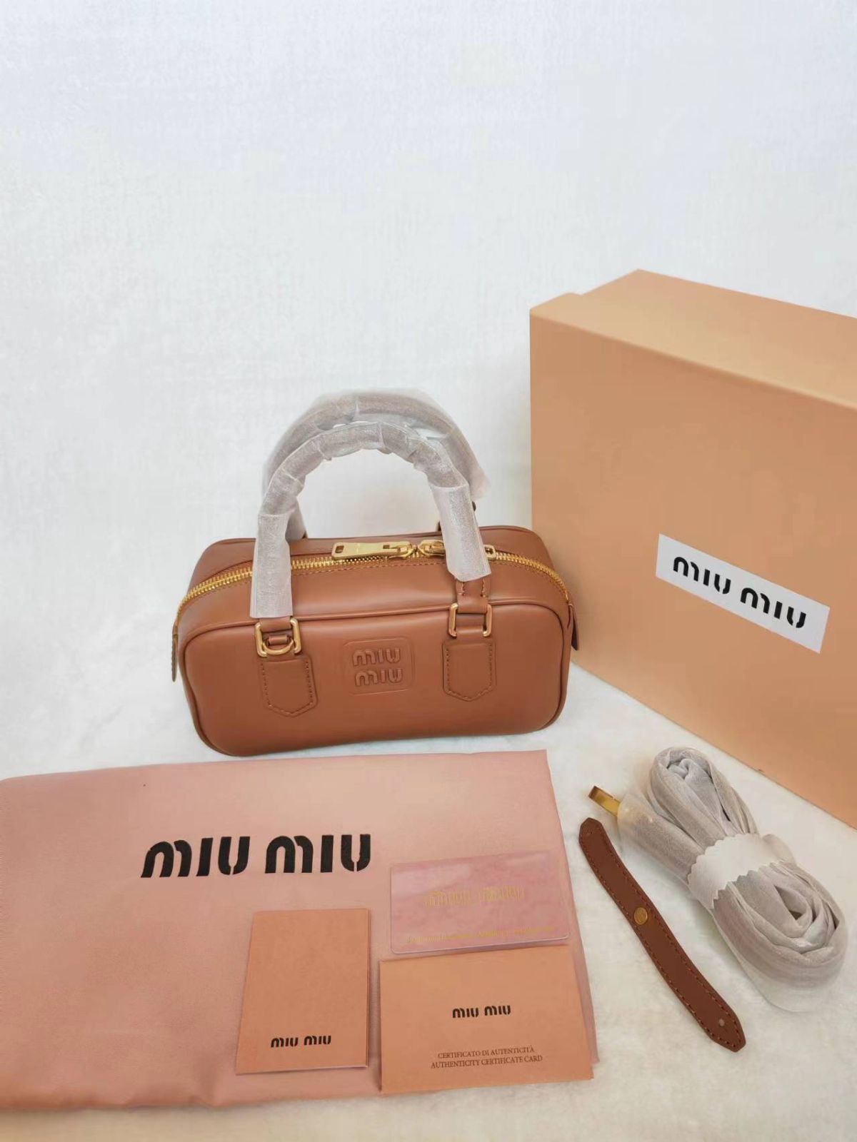 【新品】miumiu ウボウリングバッグ ハンドバッグ