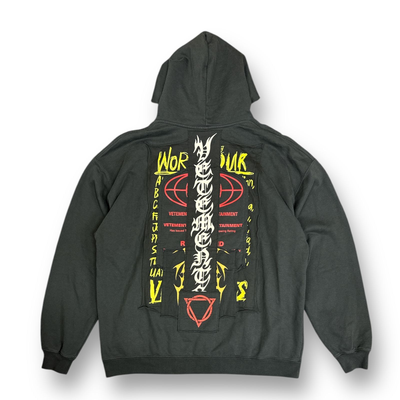 VETEMENTS ヴェトモン ハードコアパッチパーカー VETEMENTS - HARDCORE PATCHED LOGO HOODIE / ブラック | Tempt