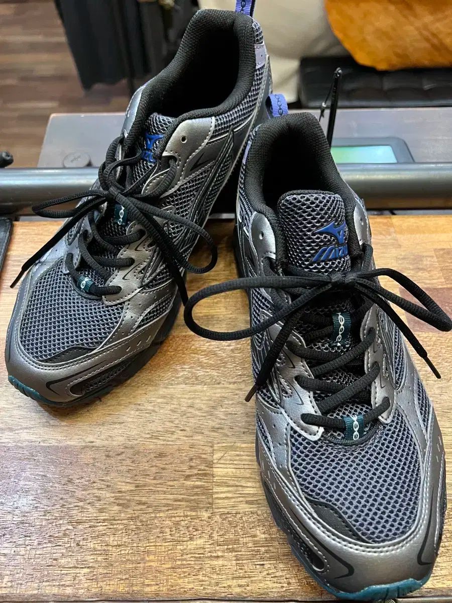 ミズノ mxr オデッセイ グレー スニーカー ほぼ