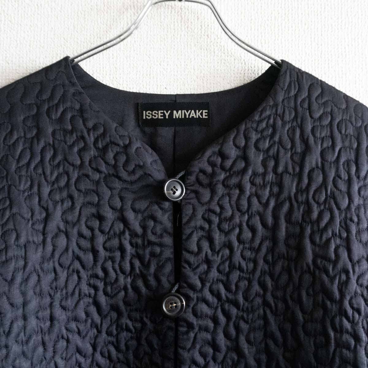 IS イッセイミヤケブラック キルティングジャケット