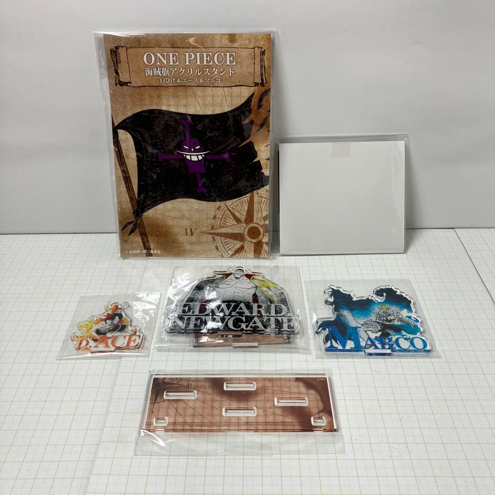 白ひげ&エース&マルコ　ワンピース　海賊旗アクリルスタンド Amazon | 海賊旗アクリルスタンド エース マルコ 白ひげ