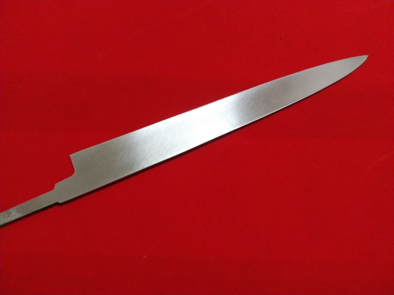 堺業務用刃物メーカー直売 九寸 薄柳刃 超鋼スーパー本焼き セミステン 錆びにくい 片鏡面 黒檀上下白水牛柄 鞘付き ピン付き